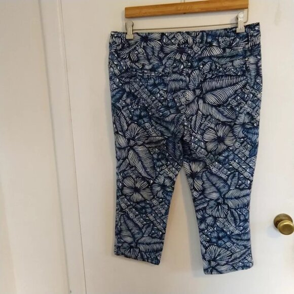 Chico's So Slimming Pants Crop Blue Floral Chicos 2 Misses 12 L - Picture 4 of 7